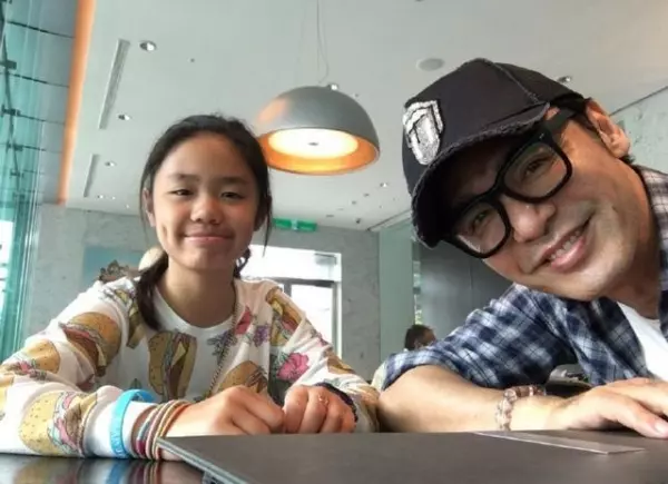 看完阿B鍾鎮濤前妻生女兒和現任生的,網友:還是章小蕙基因好,現任的真的沒得比!