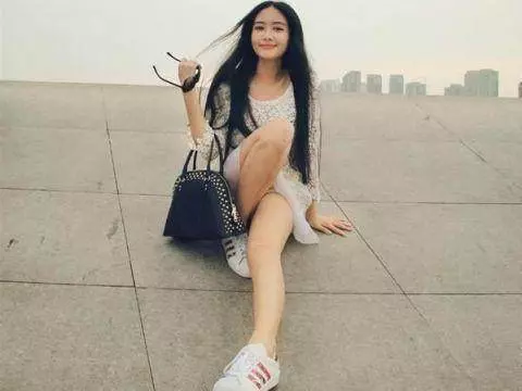 女大學生賓館開了4天房沒出過門,老闆報警闖入後驚呼受不了……