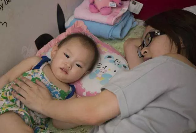 繼母住院,老公不願意出錢,我去繳費,窗口見一身影,愣住了