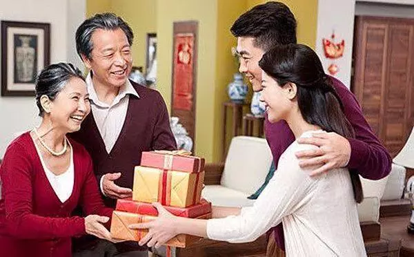 第一次上門見家長,聽到未來婆婆和男友的對話,我徹底傻眼了!