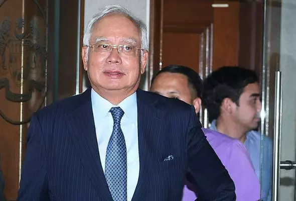 快看!父親去世 未完成未考 納吉學歷也造假?