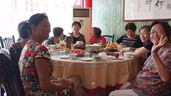婆婆我才是你兒媳婦、是一家人!她只是個外人,你這樣對我合適嗎