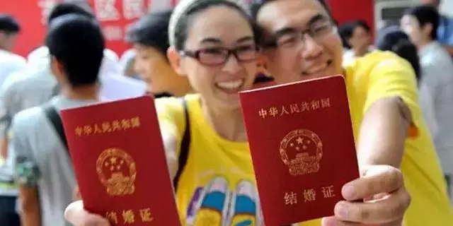 接親時,小舅子要3.8萬開門紅包,新郎:讓你姐跟我去民政局領