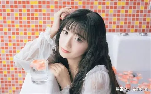 新婚第2天,公婆將他倆生活費交給我,接下來的話我直接回了娘家