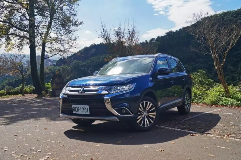 覺得不輸!Ford KUGA 環景動勁版vs. 19年式Mitsubishi Outlander | 深度報導