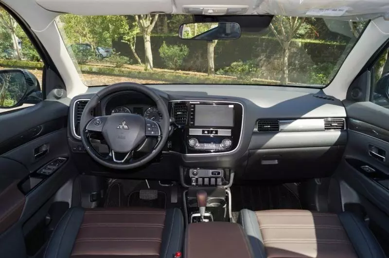 覺得不輸!Ford KUGA 環景動勁版vs. 19年式Mitsubishi Outlander | 深度報導