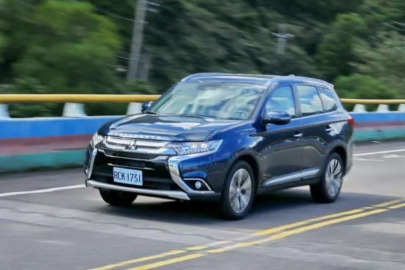 覺得不輸!Ford KUGA 環景動勁版vs. 19年式Mitsubishi Outlander | 深度報導