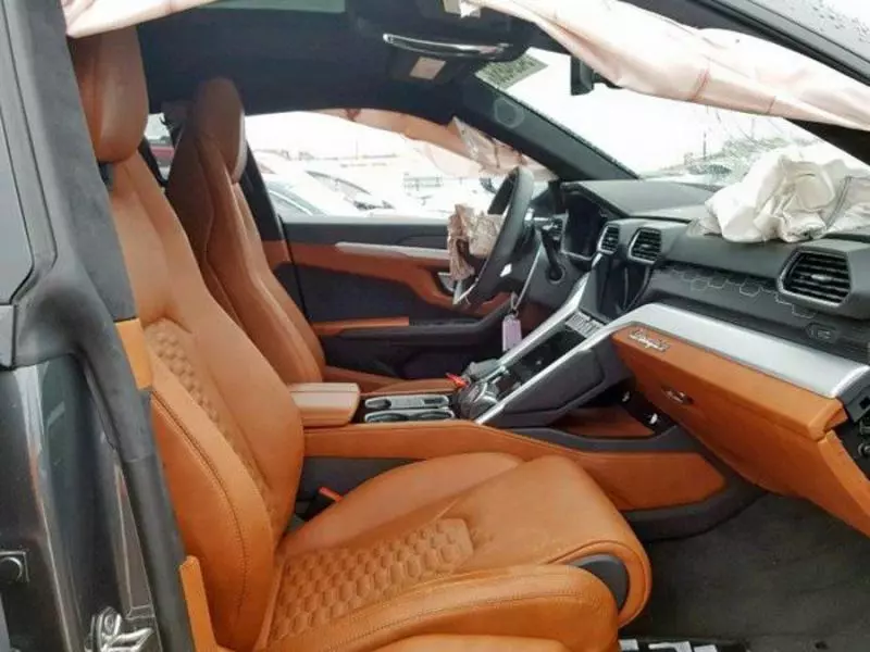 全球第一輛撞壞的300萬Lamborghini Urus超級休旅你敢買嗎?