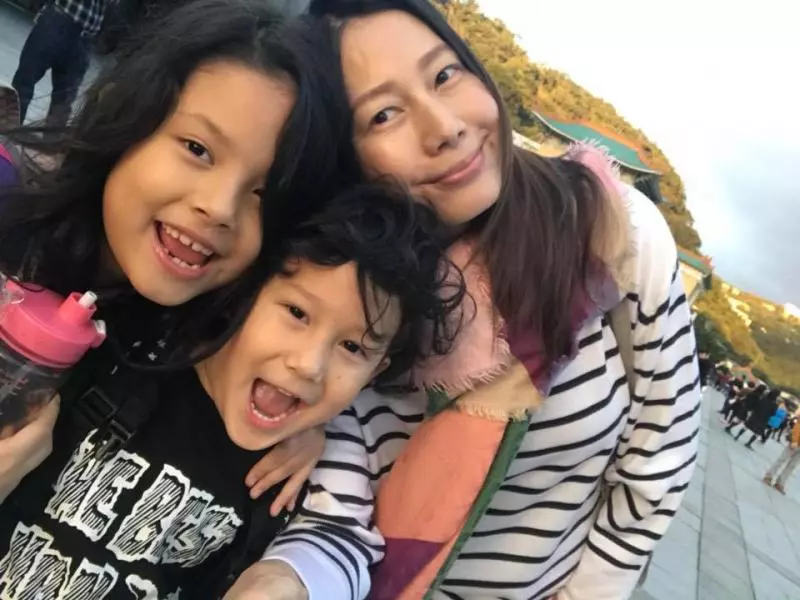 《炮仔聲》丁寧結婚10年「每天會等老公下班」感情超好,照顧「3混血兒女」不忘過兩人世界!