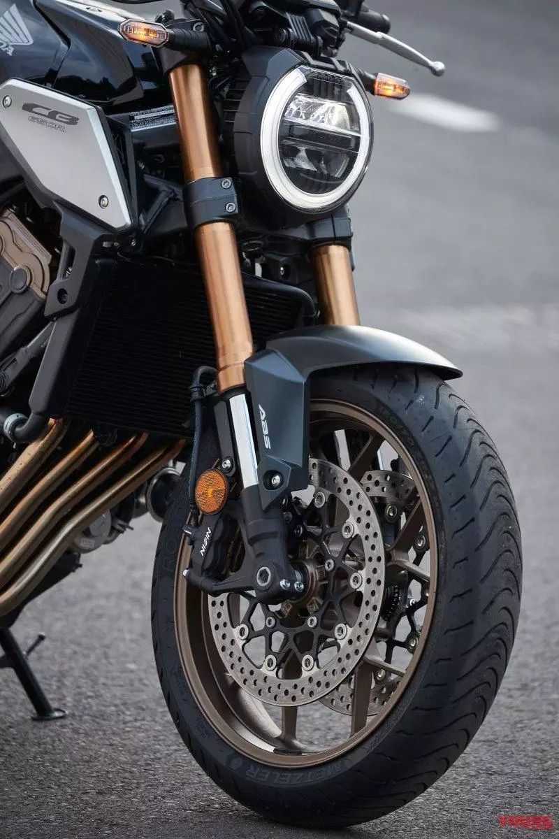 【試乘報告】有殼?沒有殼?HONDA「CB650R/CBR650R」