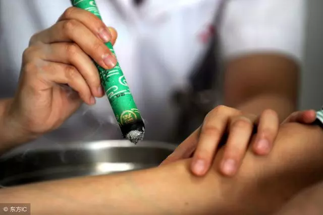 老年人常忘事?醫生介紹,艾灸這3穴,簡單有效提高記憶力!