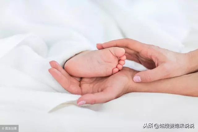 婆婆來伺候我坐月子,沒想到帶著小姑子來了,你們回去吧!