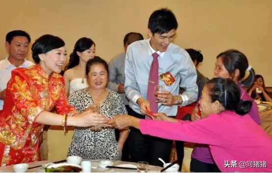 婚後工資卡給婆婆,三年後跟婆婆要卡,她一言,俺回娘家扇嫂子
