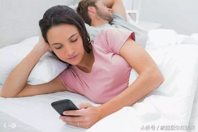 睡覺時手機千萬別放床頭!無線輻射可以造成基因多大傷害?看看文章就知曉了!
