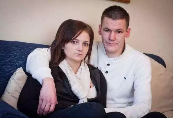 她被親哥哥強迫12歲成為英國「史上最年幼產婦」!經過12年,如今的模樣讓人看了想哭!
