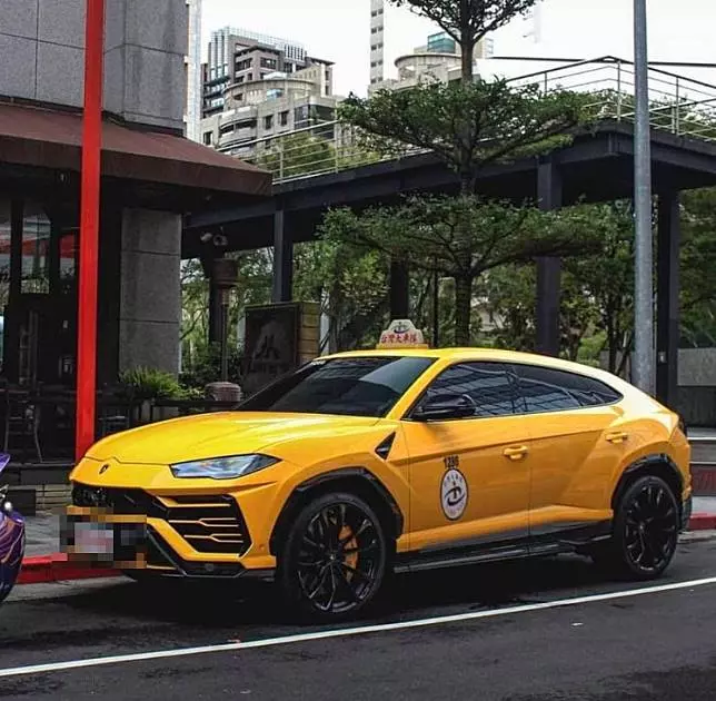 路邊小黃竟是999萬藍寶堅尼SUV!台灣大車隊回應了