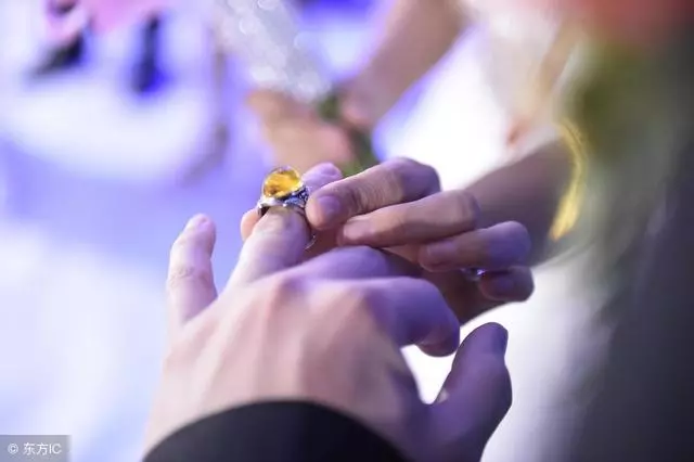 我媽不過說了老婆兩句話,我給了老婆一巴掌,她居然就提離婚
