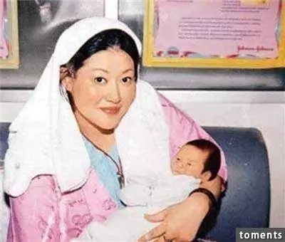 她17歲失身,孩子才半歲就自殺身亡!如今她「兒子」長大了,模樣超帥!沒想到竟跟演藝圈的「某人」超像!