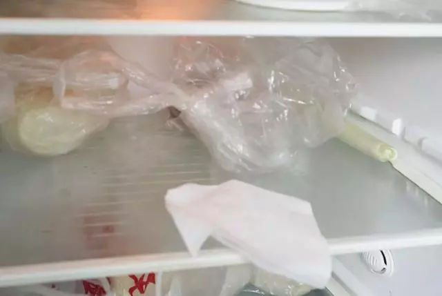 蘇打粉放入冰箱,作用太大了,第二天打開冰箱你會高興的大笑