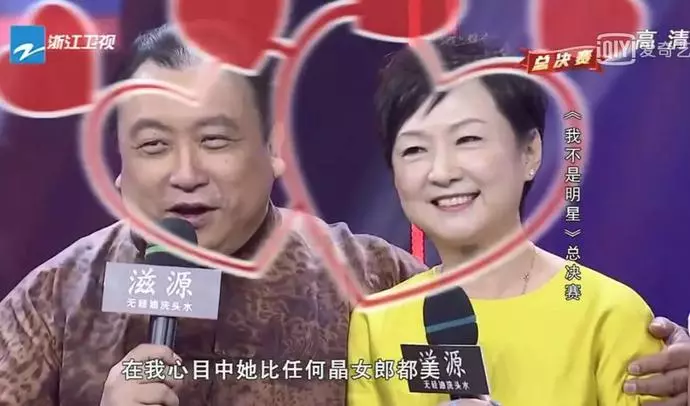 王晶攜「最嫩晶女郎」深夜回公寓,曾傳是私生女,出演其多部作品