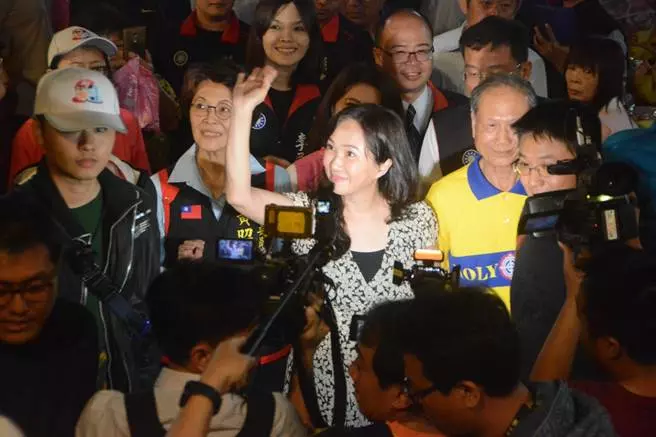 李佳芬拜天公 唯一祈求「老百姓安居樂業」