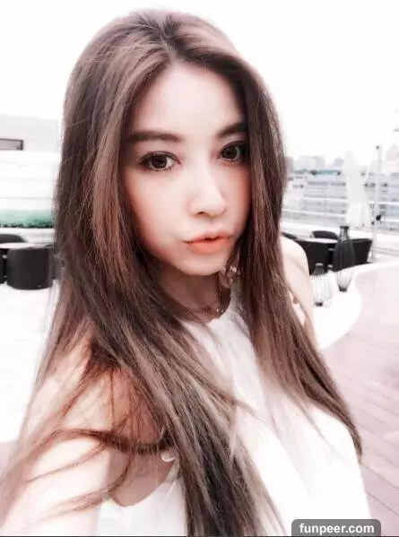 媽媽像姊姊!許維恩63歲媽媽根本「少女嫩臉」網友全傻了:哪個是媽媽?