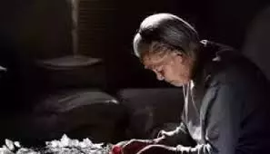 妻子發現丈夫拿著手機在流淚,妻子偷偷看後徹夜難眠!(真 心 建 議 所 有 人 看 看,短 片 視 頻)