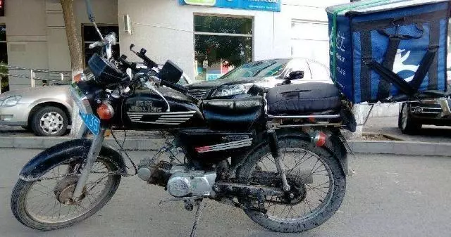 給摩托車鏈上油是一門學問,這種情況頻繁上油,只會火上澆油
