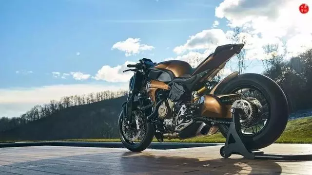 秀車 – Ducati Panigale V4 超跑的定製街車版現身,量產未知