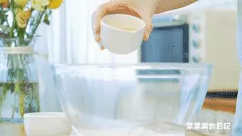 這個蛋糕美到炸裂!情人節有沒有情人都得吃它!