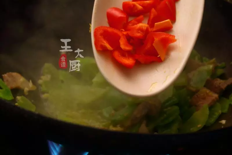萵筍炒五花肉的正確做法,好吃又簡單,新手都能做