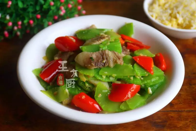 萵筍炒五花肉的正確做法,好吃又簡單,新手都能做