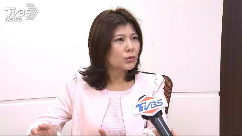 年薪300多萬還配司機 女董座被點名酬庸該撤換