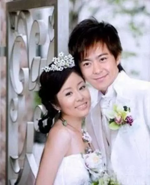 曾為了錢拒絕林志穎而嫁富豪,連生兩個女兒被家暴,如今45歲看上去讓人心疼!