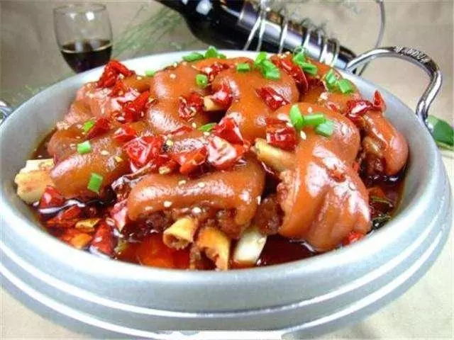 幾十種好吃到尖叫的家常小炒,三碗米飯都不夠吃,真是太美味了