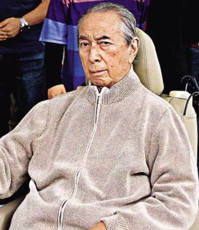 聲稱賭王家人付500萬點七星燈續命被拒絕,這位風水大師的來頭真不小,還留一句:他會走