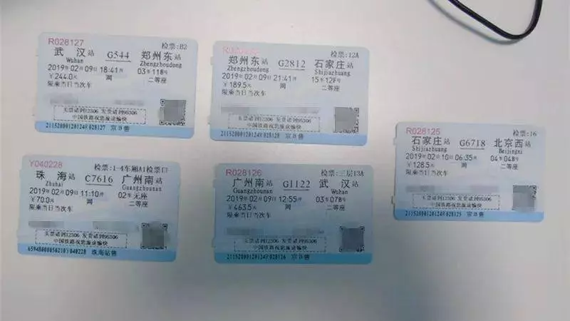 新加坡男子來到港珠澳大橋取回一個卡包,40分鐘後,又被帶上警車~