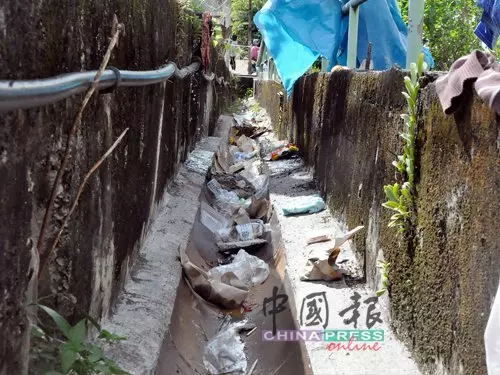 天公壇乞丐大隊離開了,滿地垃圾苦了清潔工