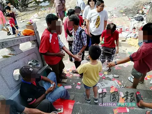 天公壇乞丐大隊離開了,滿地垃圾苦了清潔工