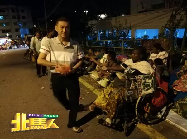 天公壇乞丐大隊離開了,滿地垃圾苦了清潔工