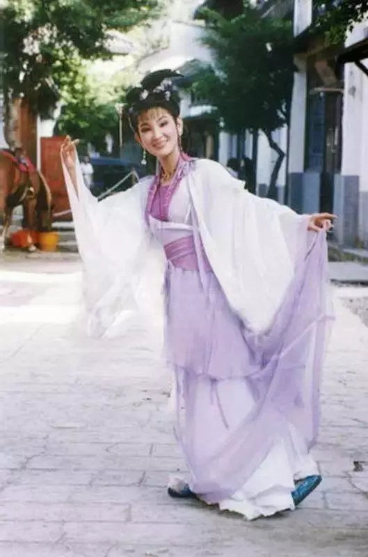 65歲司馬玉嬌與前夫兩婚兩離,家財散盡,獨自撫養兩個孩子,11年後近照曝光暴瘦認不出,網友卻說:苦盡甘來