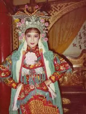 65歲司馬玉嬌與前夫兩婚兩離,家財散盡,獨自撫養兩個孩子,11年後近照曝光暴瘦認不出,網友卻說:苦盡甘來