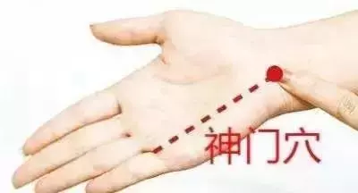 按一個穴位,養心安神,躺下就可能睡著!今晚就試試