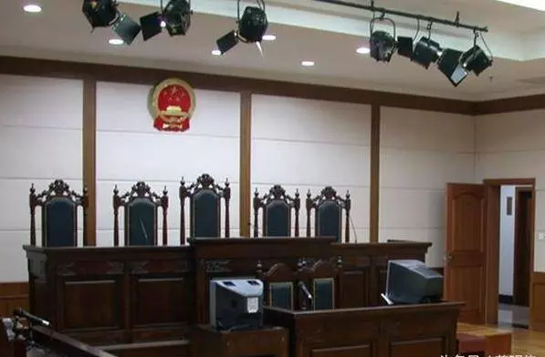 阿嬤走後把房子送侄女,把300萬存款捐敬老院,沒給養女留一分錢,養女不服上訴,看完阿嬤遺囑,網友:阿嬤心裡都懂