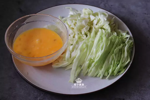 蛋炒飯在家這樣做,省時又省力,味道讓你欲罷不能,炒一鍋不夠吃