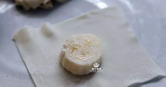 一根香蕉、一打餛飩皮,包一包,煎一煎,就可以做出一盤美味小吃