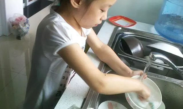 公婆重男輕女嚴重,四歲女兒突然的懂事,讓我很傷心