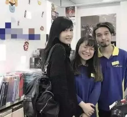 51歲的周慧敏為了抗老,一輩子不曬太陽不生娃,現如今近照曝光,長成這樣