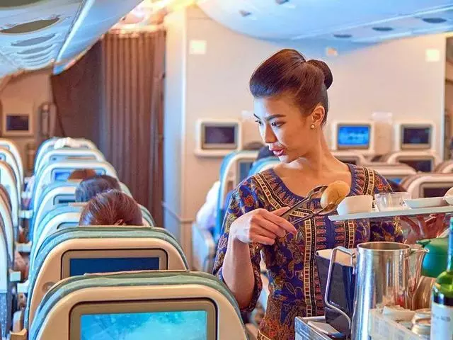 你知道飛機餐是怎麼做出來的嗎?