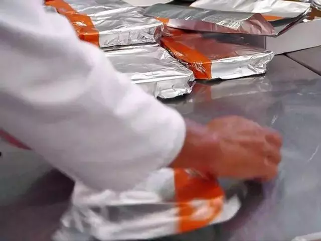 你知道飛機餐是怎麼做出來的嗎?